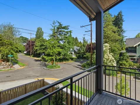 1972 25th Avenue E Seattle WA 98112