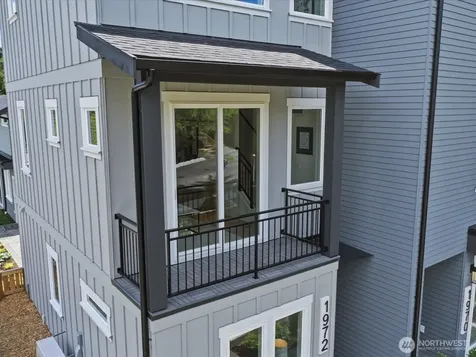 1972 25th Avenue E Seattle WA 98112