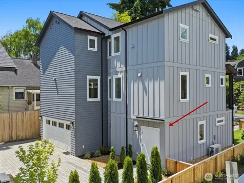 1972 25th Avenue E Seattle WA 98112