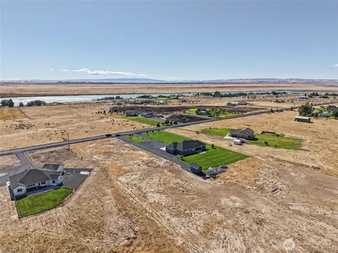 7379 Lake Vista Dr NE Moses Lake WA 98837