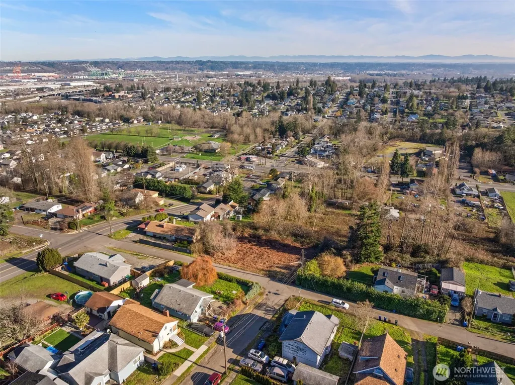 1403 E Lennox Tacoma WA 98404