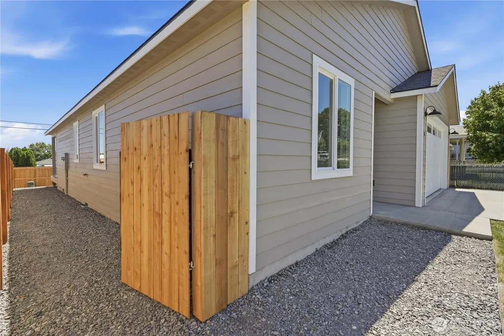 38 N Ginkgo Street Soap Lake WA 98851