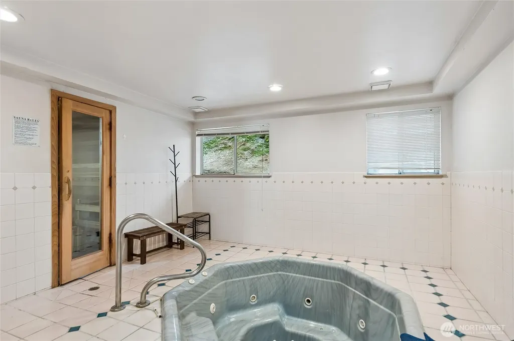 2244 13th Avenue W Seattle WA 98119