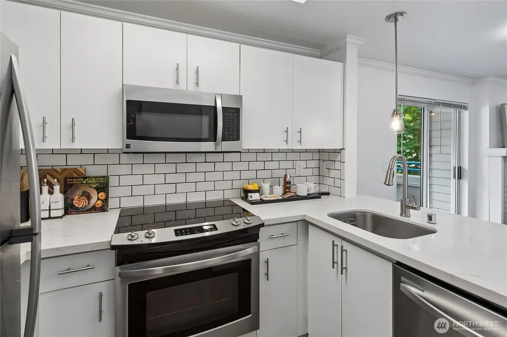 2244 13th Avenue W Seattle WA 98119