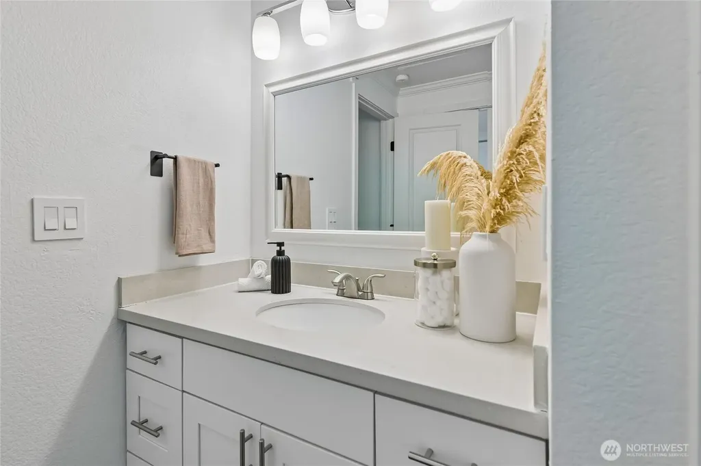2244 13th Avenue W Seattle WA 98119