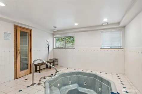 2244 13th Avenue W Seattle WA 98119