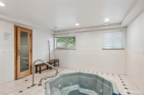 2244 13th Avenue W Seattle WA 98119