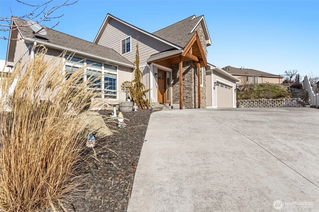 715 N 74th Avenue Yakima WA 98908