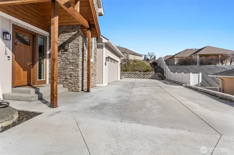 715 N 74th Avenue Yakima WA 98908