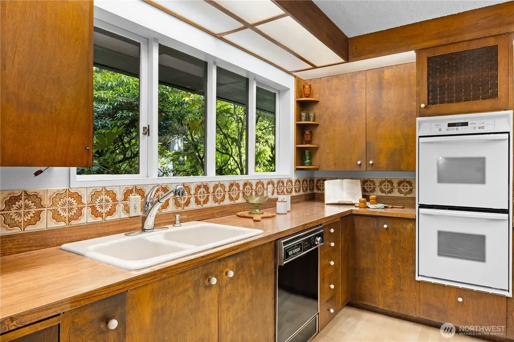 11032 39th Avenue NE Seattle WA 98125