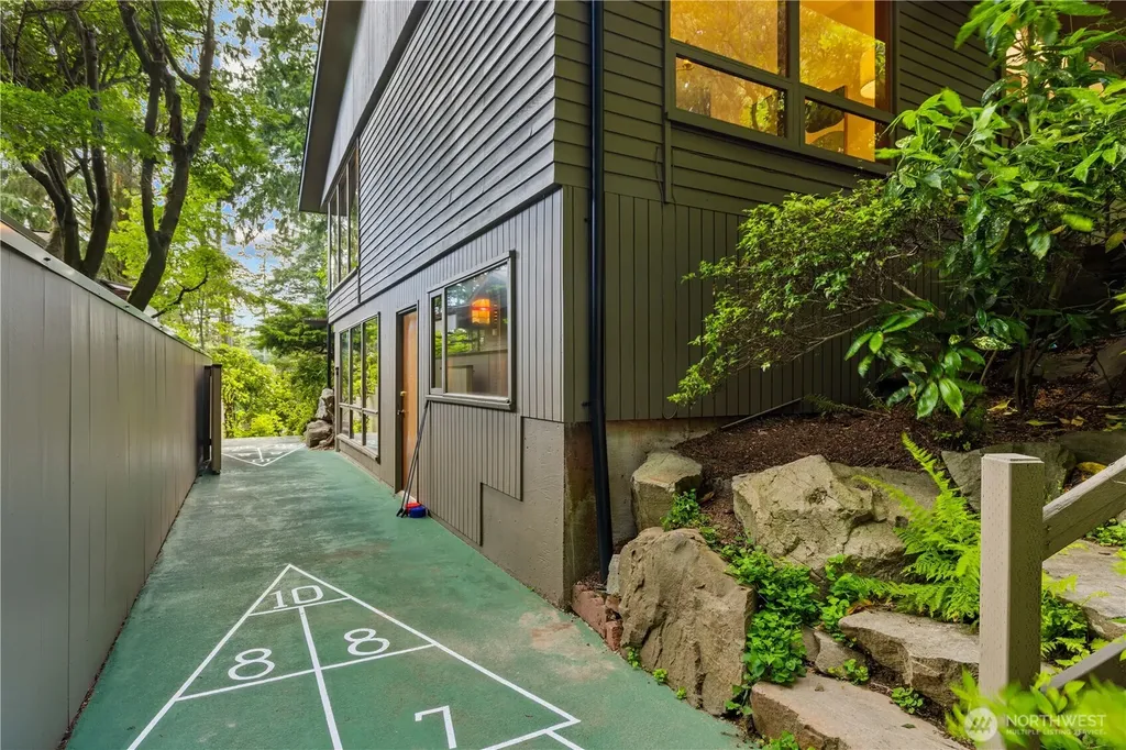 11032 39th Avenue NE Seattle WA 98125
