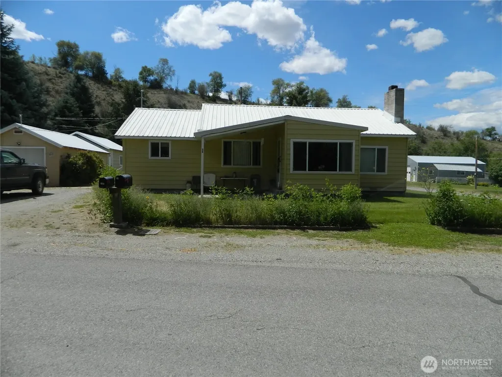 34 Bonaparte Avenue Tonasket WA 98855