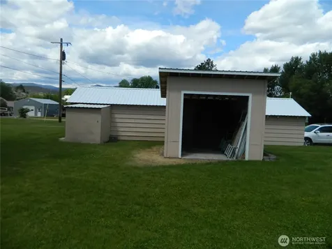 34 Bonaparte Avenue Tonasket WA 98855