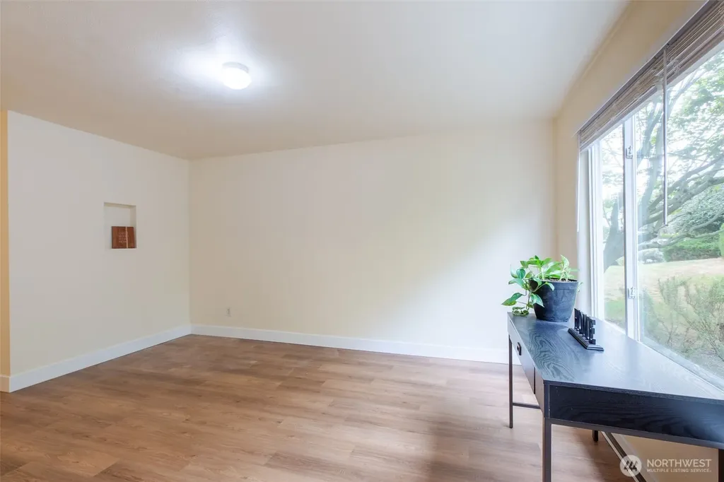 4733 Terrace Drive NE Seattle WA 98105