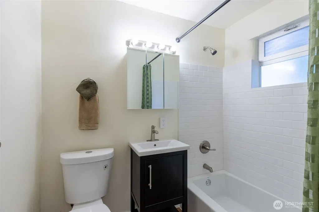 4733 Terrace Drive NE Seattle WA 98105