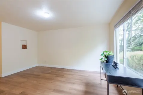 4733 Terrace Drive NE Seattle WA 98105