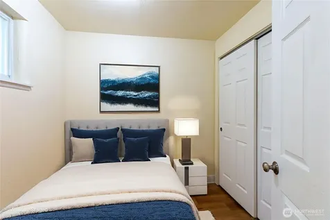 4733 Terrace Drive NE Seattle WA 98105