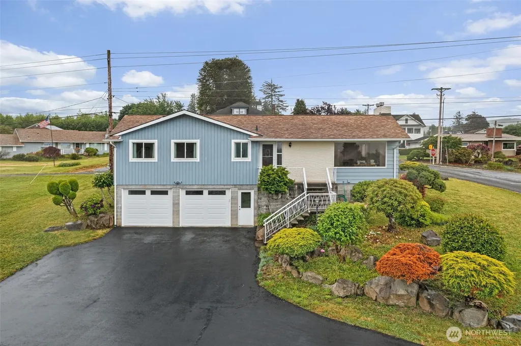 209 Harrison Street Raymond WA 98577