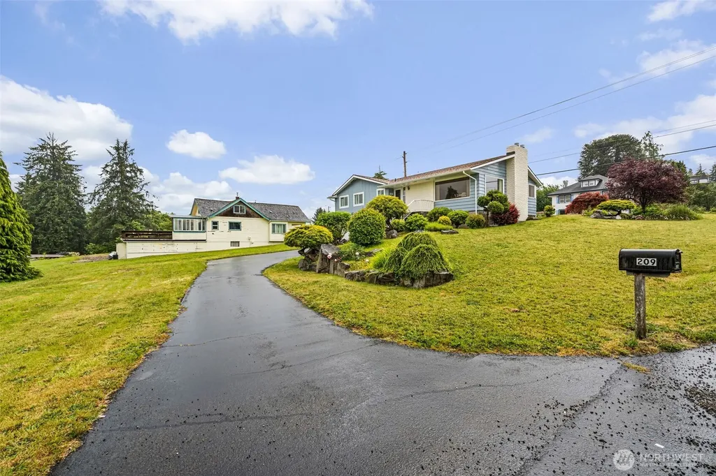 209 Harrison Street Raymond WA 98577