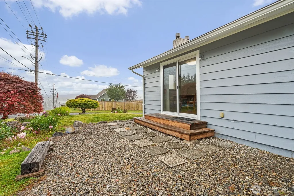 209 Harrison Street Raymond WA 98577