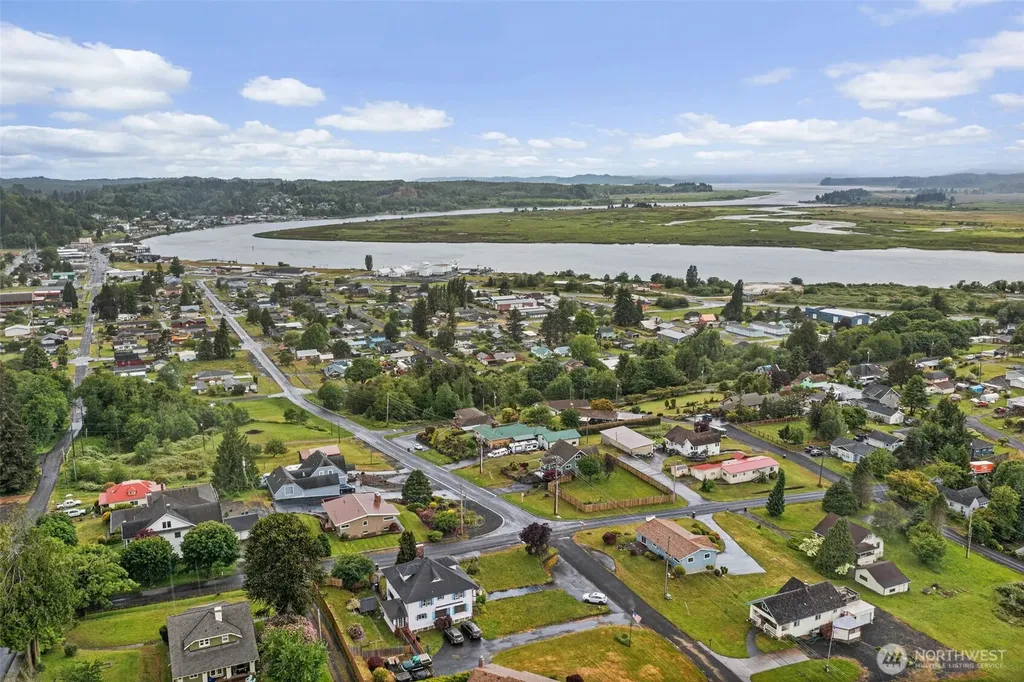 209 Harrison Street Raymond WA 98577