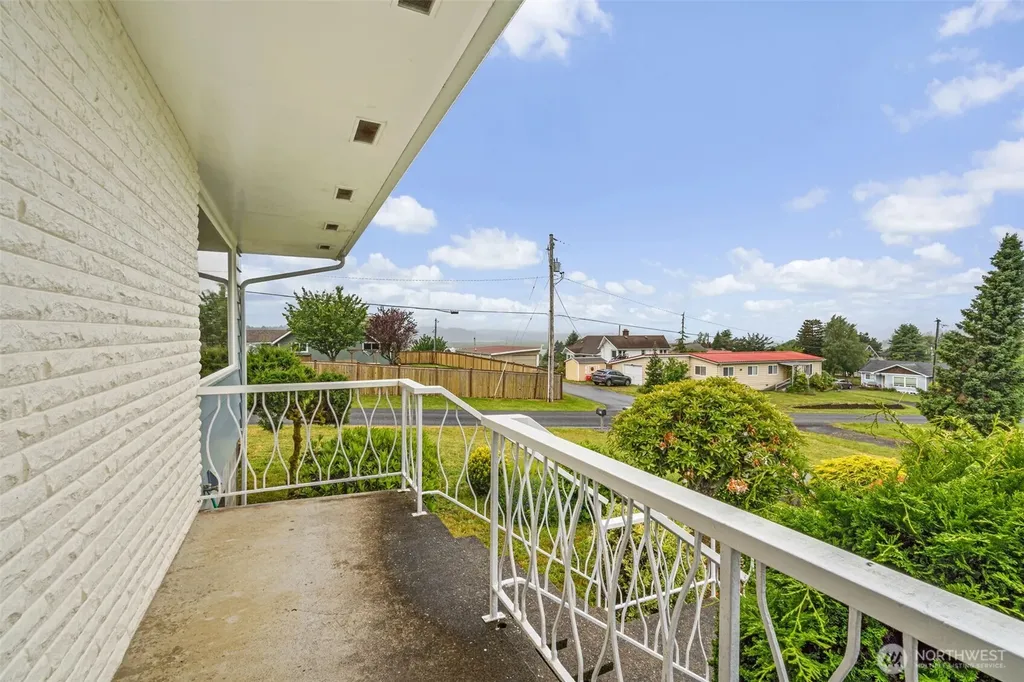 209 Harrison Street Raymond WA 98577