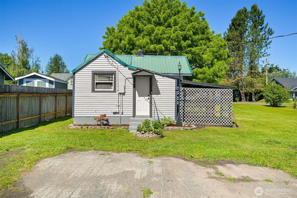 504 W 1st Street Nooksack WA 98276