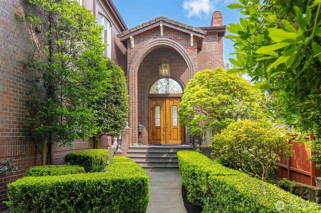 511 W Highland Drive Seattle WA 98119