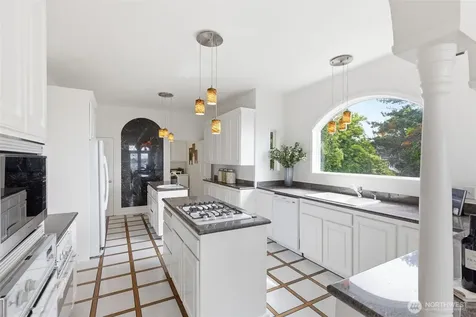 511 W Highland Drive Seattle WA 98119