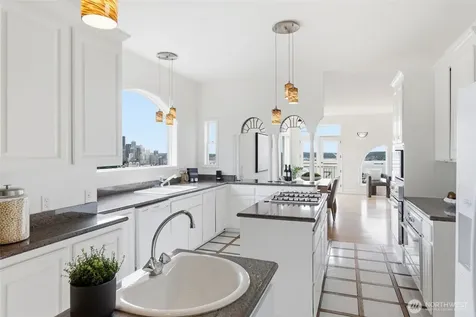 511 W Highland Drive Seattle WA 98119
