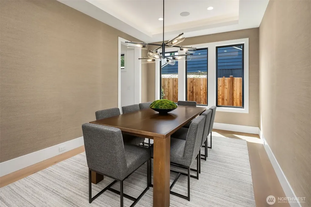8016 Fairway Drive NE Seattle WA 98115