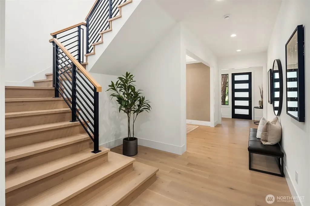8016 Fairway Drive NE Seattle WA 98115