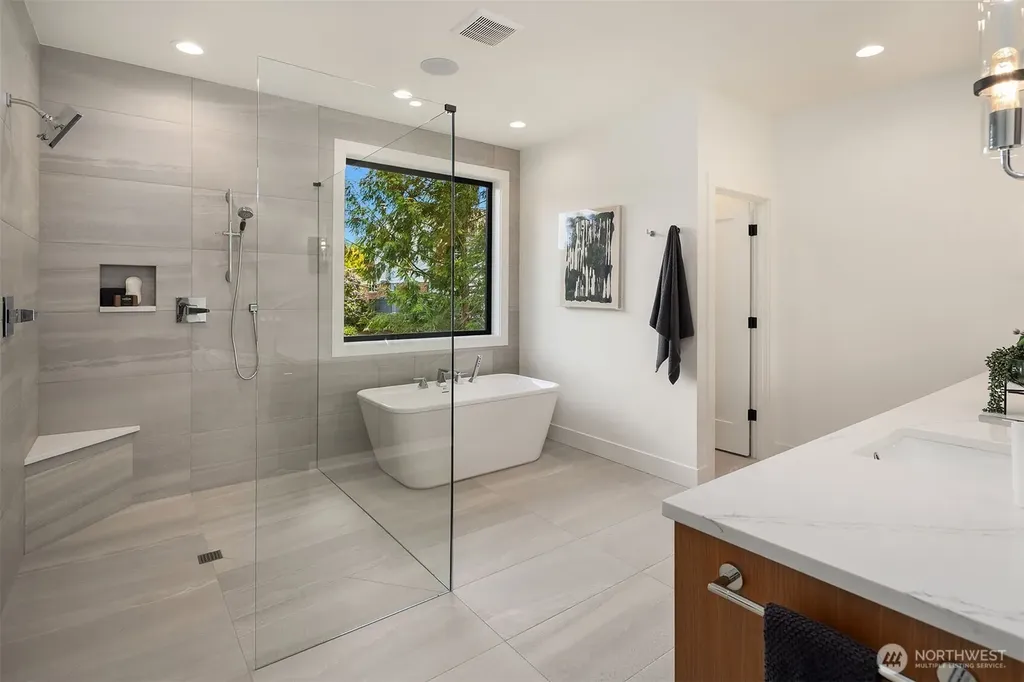 8016 Fairway Drive NE Seattle WA 98115