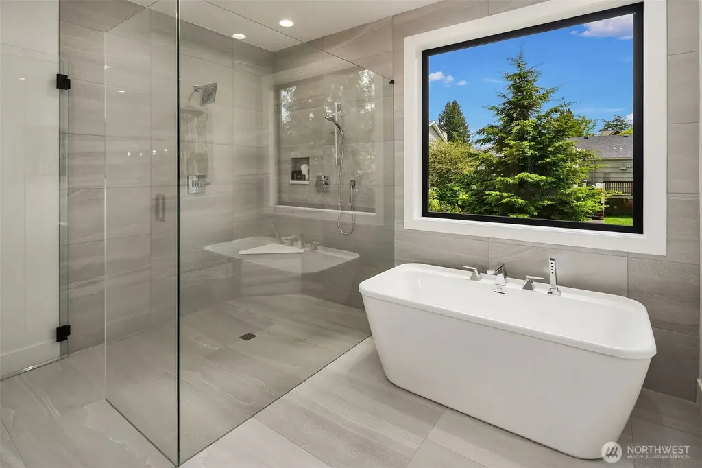 8016 Fairway Drive NE Seattle WA 98115