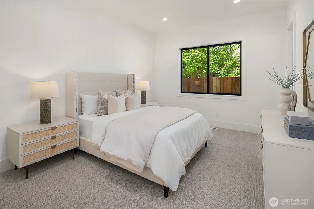 8016 Fairway Drive NE Seattle WA 98115