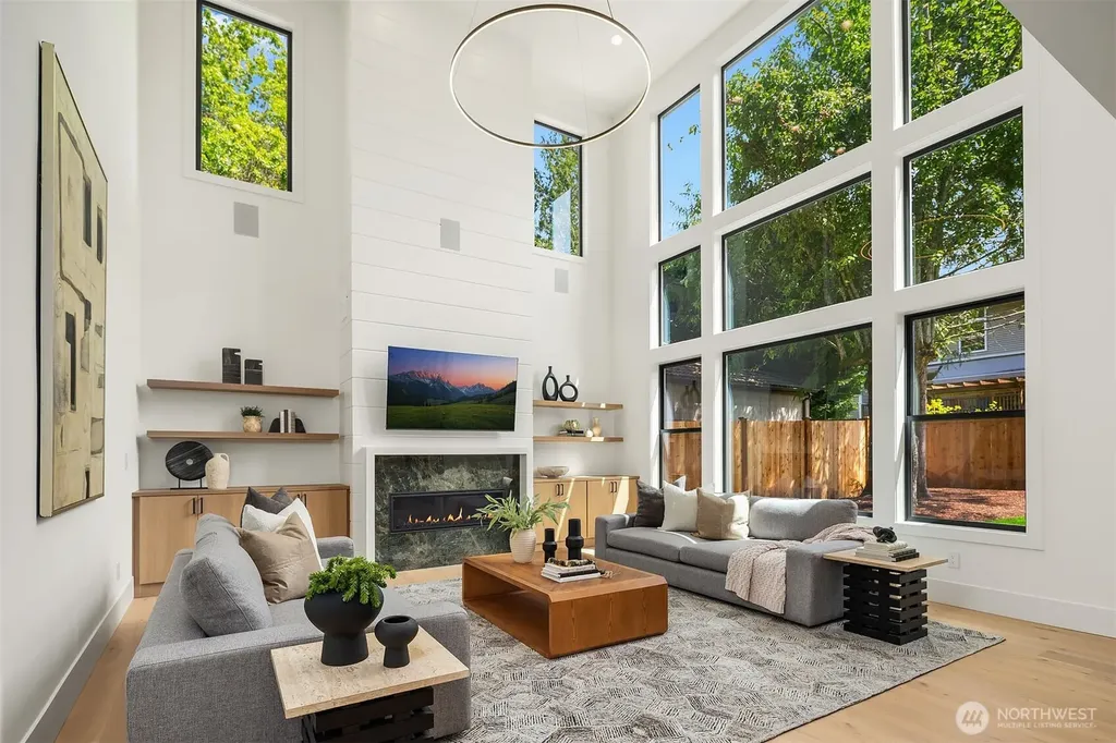8016 Fairway Drive NE Seattle WA 98115