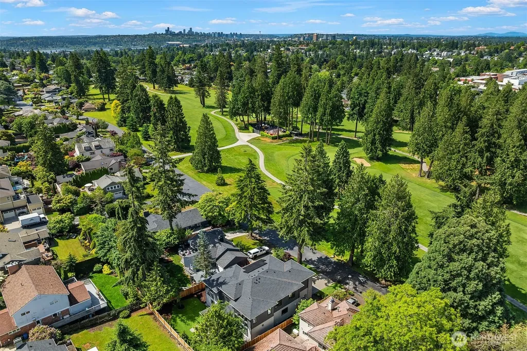 8016 Fairway Drive NE Seattle WA 98115