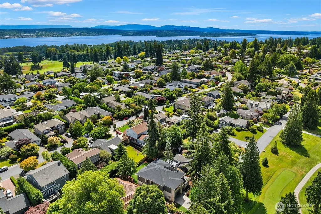 8016 Fairway Drive NE Seattle WA 98115