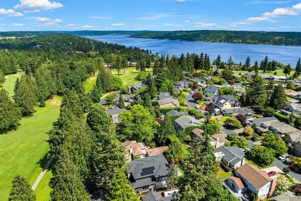 8016 Fairway Drive NE Seattle WA 98115