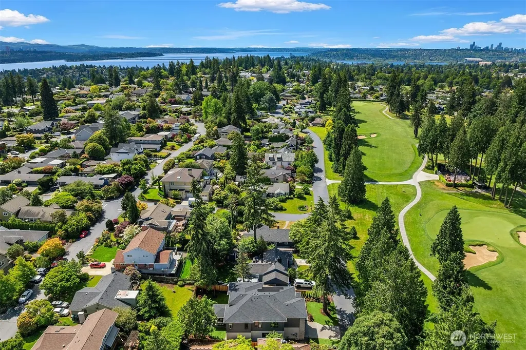 8016 Fairway Drive NE Seattle WA 98115