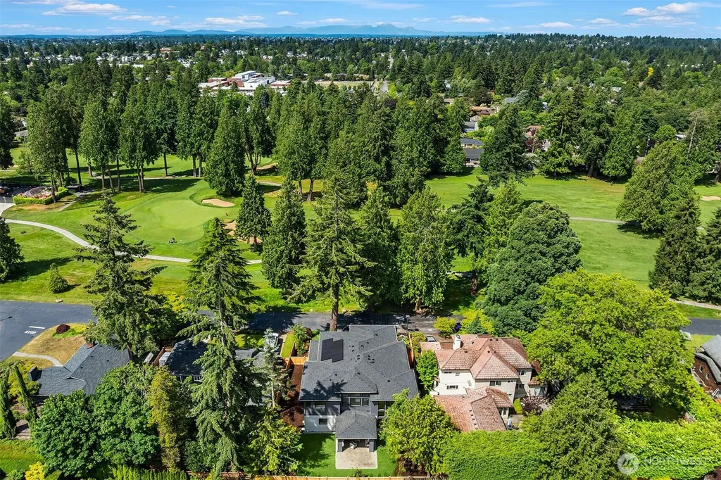 8016 Fairway Drive NE Seattle WA 98115