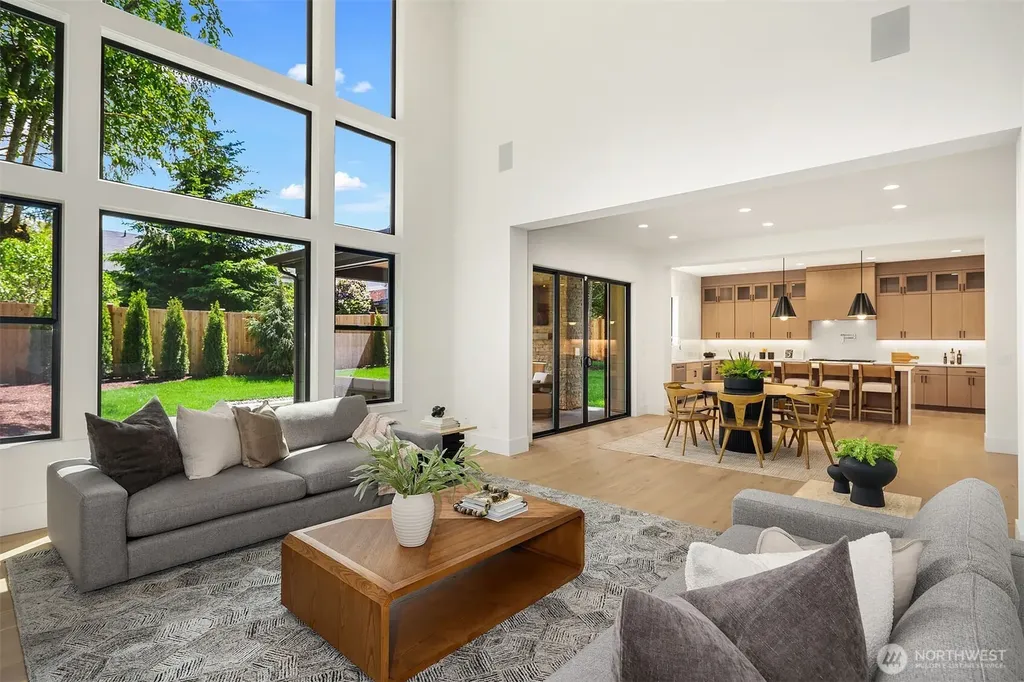 8016 Fairway Drive NE Seattle WA 98115