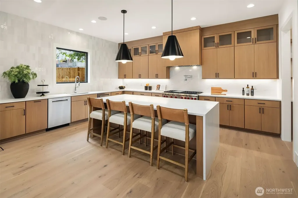 8016 Fairway Drive NE Seattle WA 98115