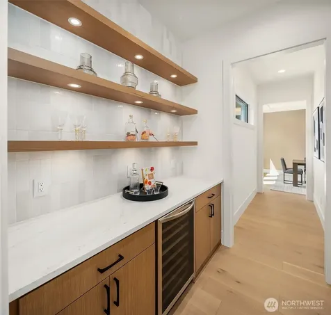 8016 Fairway Drive NE Seattle WA 98115