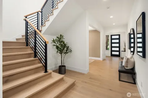 8016 Fairway Drive NE Seattle WA 98115