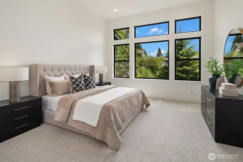 8016 Fairway Drive NE Seattle WA 98115