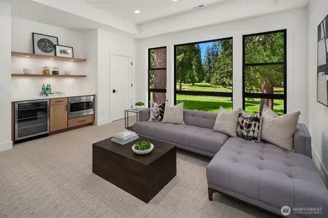 8016 Fairway Drive NE Seattle WA 98115