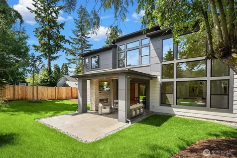 8016 Fairway Drive NE Seattle WA 98115