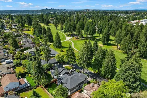 8016 Fairway Drive NE Seattle WA 98115