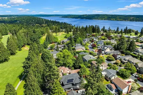 8016 Fairway Drive NE Seattle WA 98115